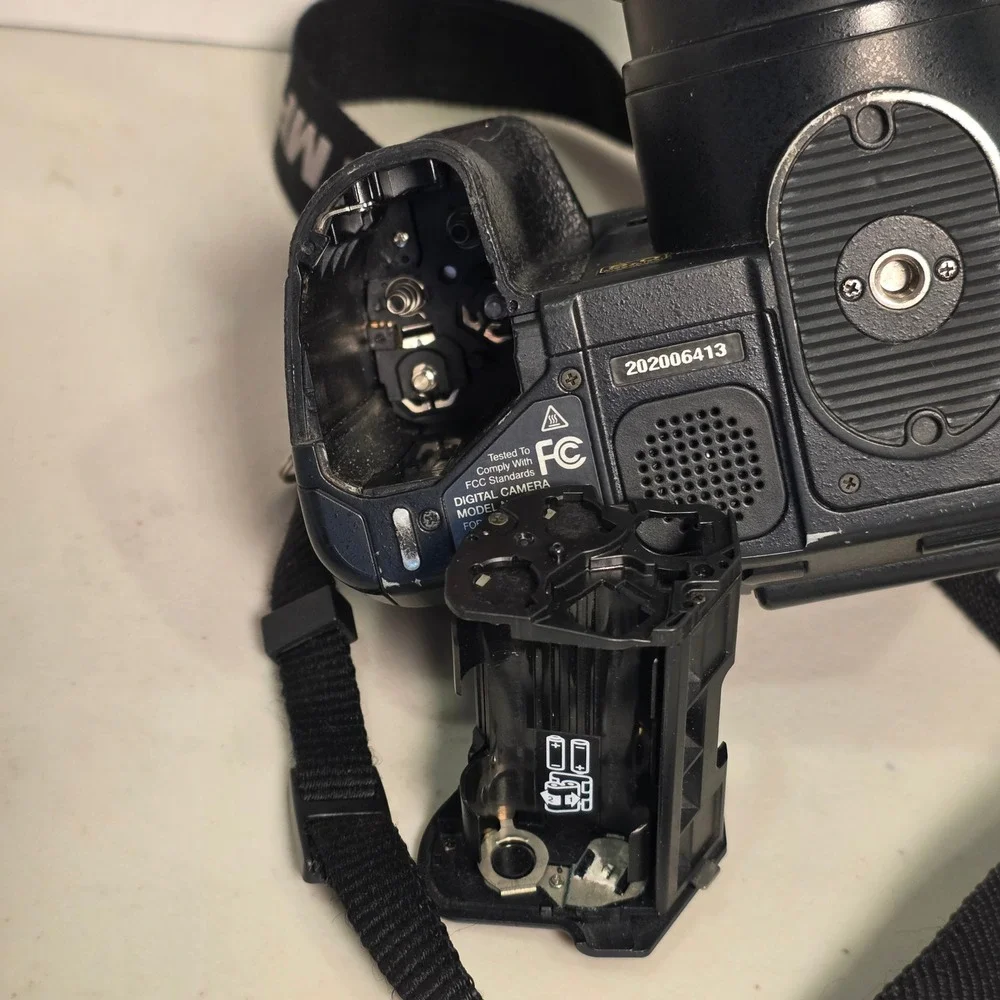 Olympus Camedia E-20N 5.0MP Digital Camera Two Lenses TCON-14B WCON-08B